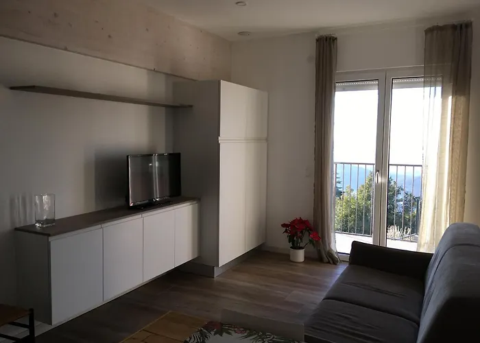 Casa Vacanze Como Brunate شقة *
